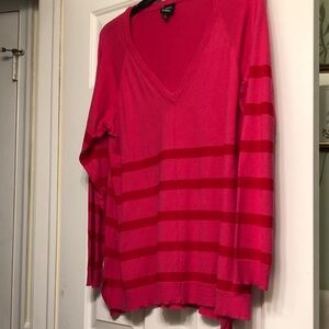 Bobeau Women's V-Neck Sweater in Pink and Red